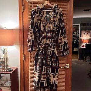 NWT Pendleton Velour Hooded Robe Women’s Size X-XS Beige Multi with Pockets